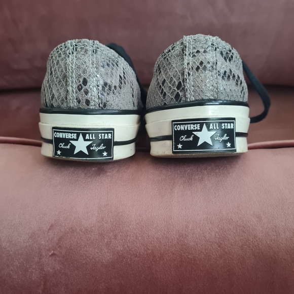 Converse 'reptile' suede low tops, size 8 - Picture 4 of 4